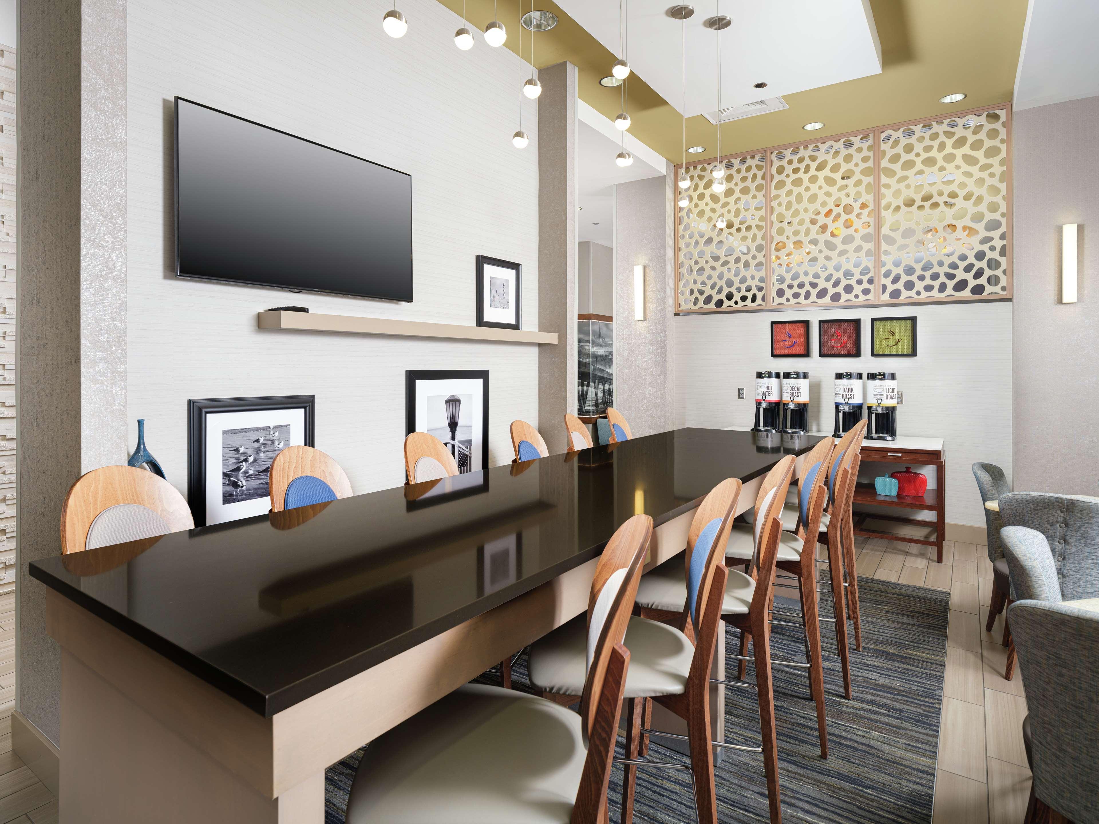 Hampton Inn Wilmington Downtown Bagian luar foto
