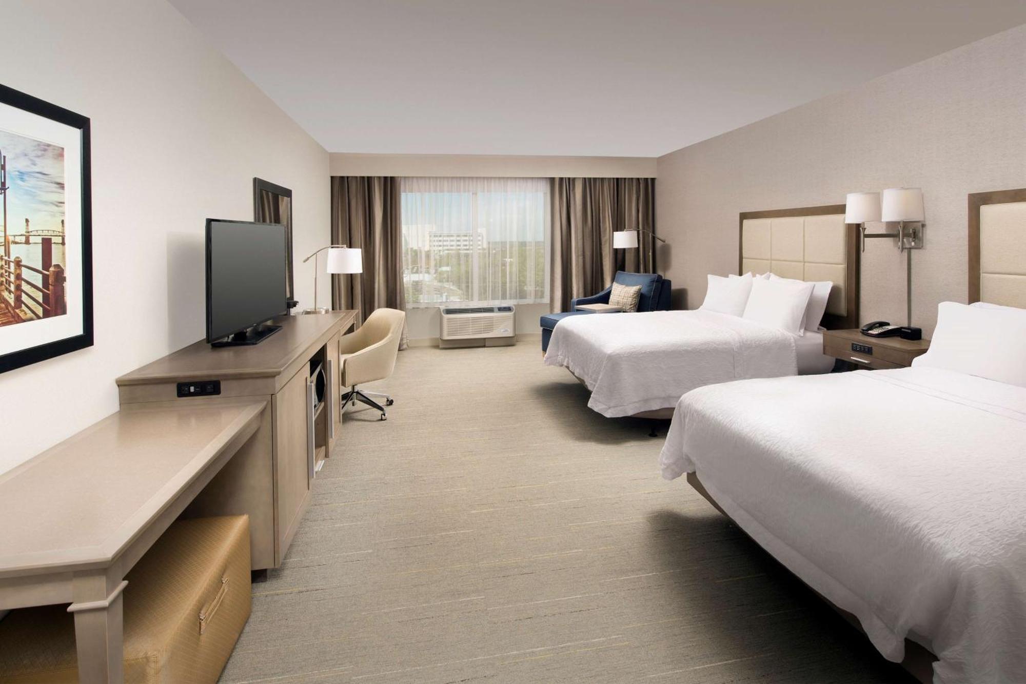Hampton Inn Wilmington Downtown Bagian luar foto