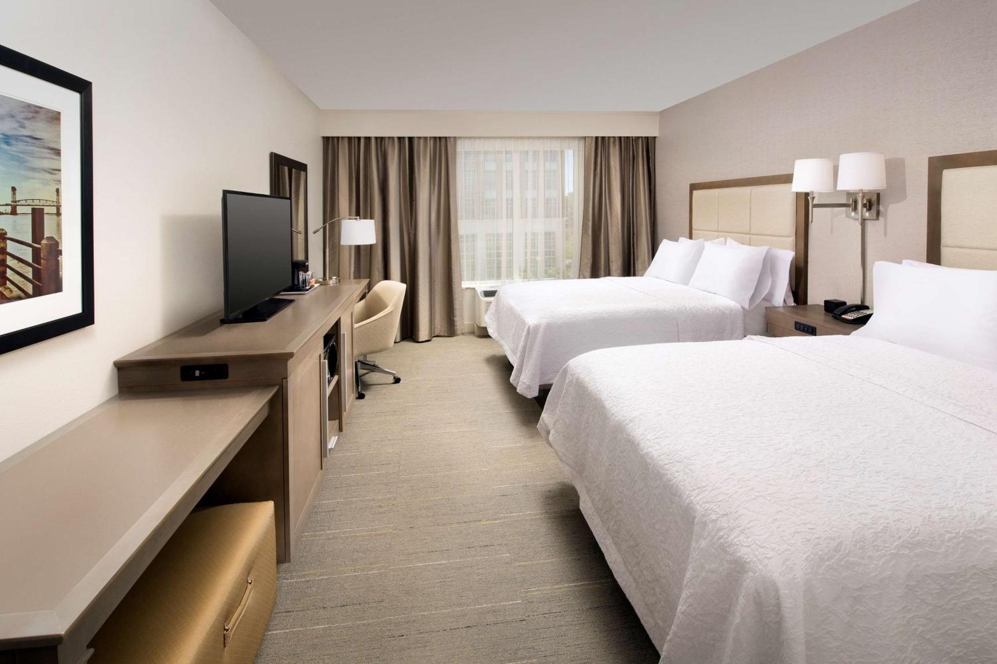 Hampton Inn Wilmington Downtown Bagian luar foto